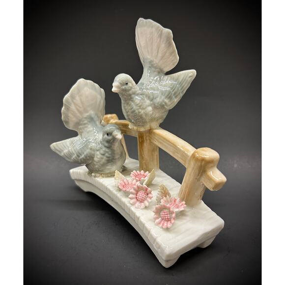 Fantail Pigeons Porcelain Figurine - VTG Cottagecore House of Lloyd Pastel Doves - Picture 1 of 7